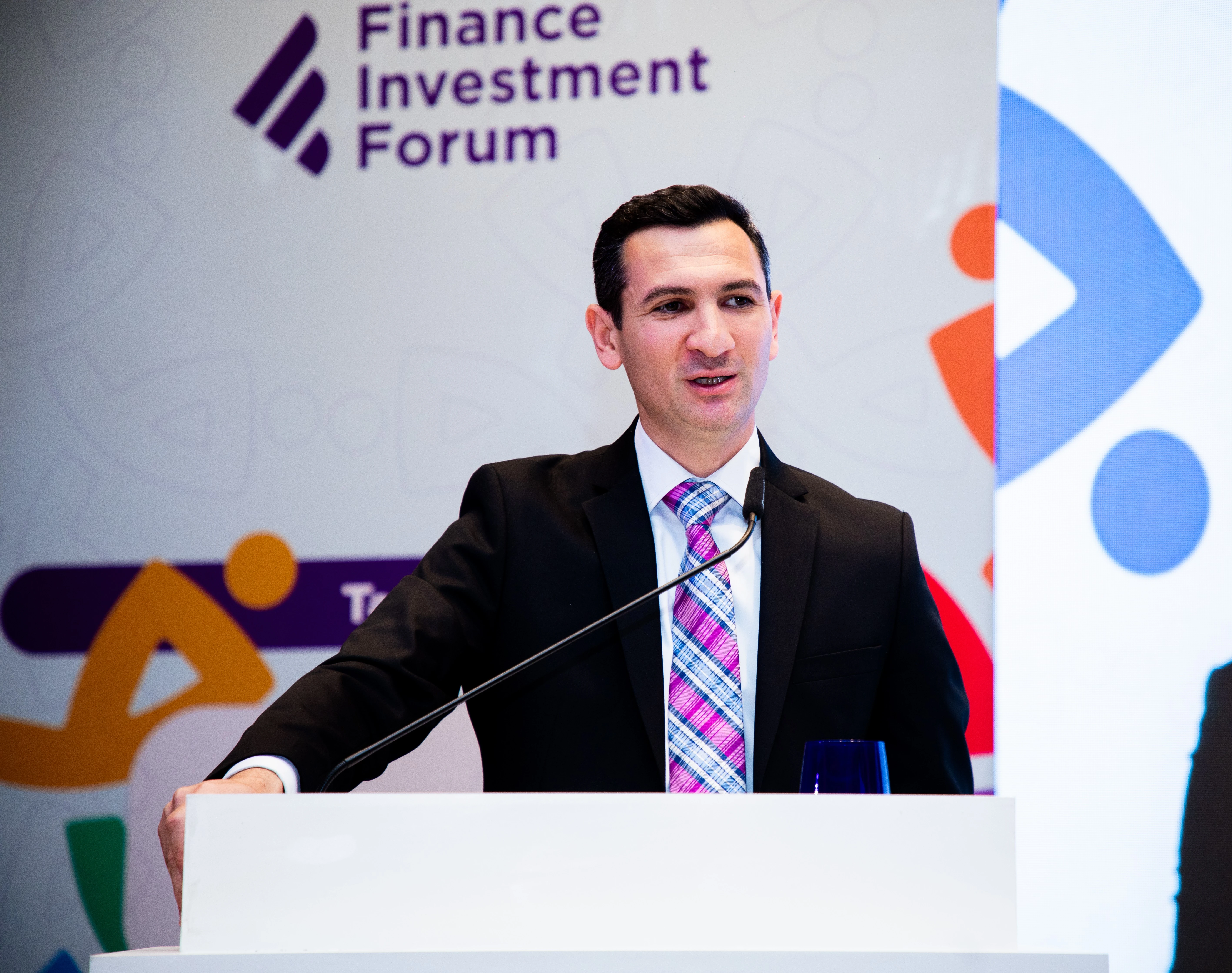 Rauf Jabarov Speaks at the Financial Investment Forum